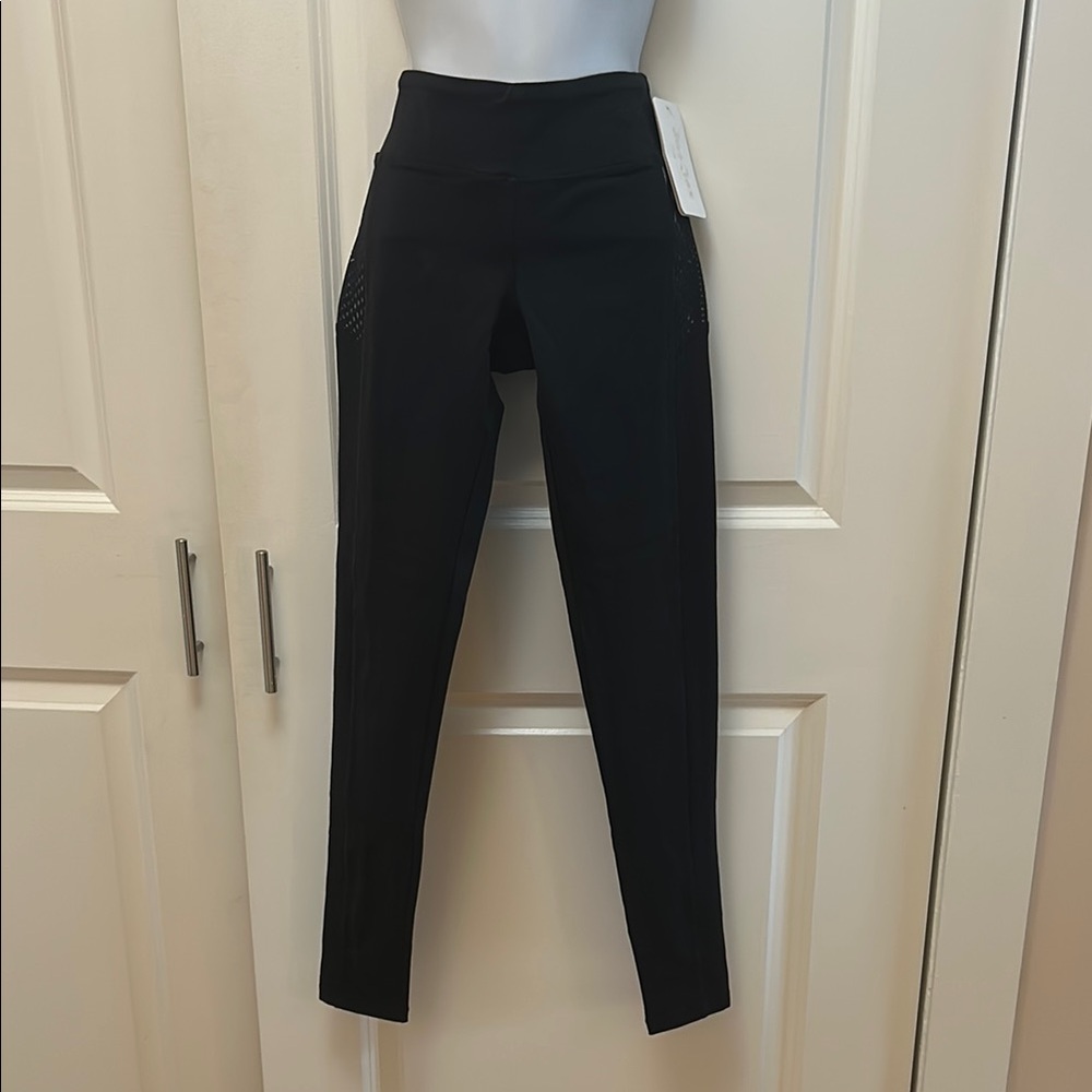 Sleek Black Leggings with High Waist and Stretchy Fit